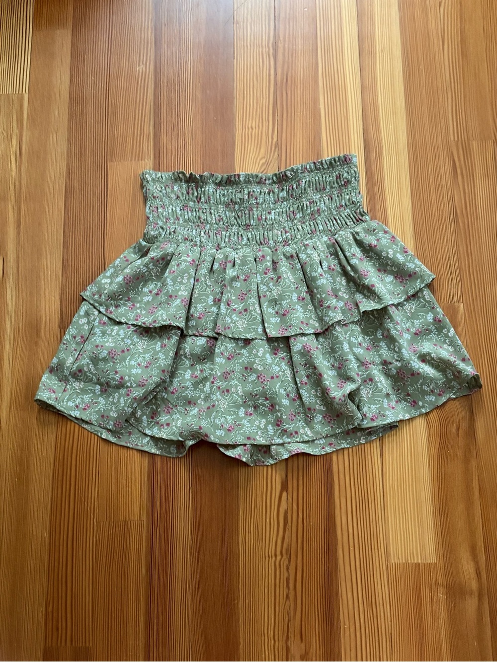 Altar’d state floral ruffle mini skirt in green